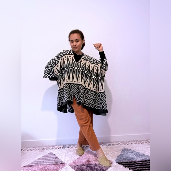 Joseph Black and Cream Patterned Poncho - Picture 4 of 8